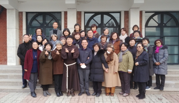 [꾸미기]8.20221204(토) 양성자학교 종강 단체사진.jpg